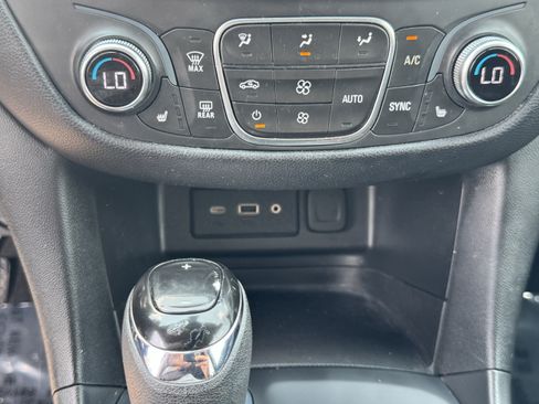 Used 2020 Chevrolet Equinox LT FWD image 29