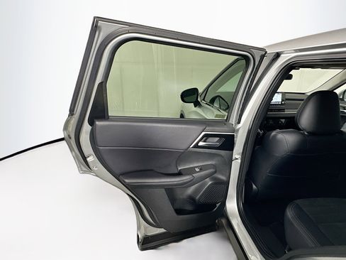 Used 2024 Mitsubishi Outlander SE image 25