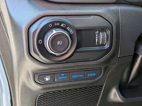 Used 2023 Jeep Wrangler Unlimited w/ Cold Weather Group image 15