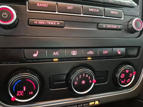 Used 2015 Volkswagen Passat 1.8T Wolfsburg Edition image 24