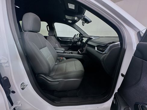 Used 2025 GMC Acadia Elevation image 34