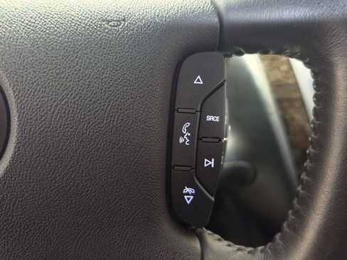 Used 2011 Cadillac DTS FWD image 19