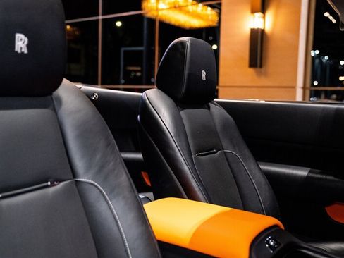 Used 2019 Rolls-Royce Dawn RWD image 10