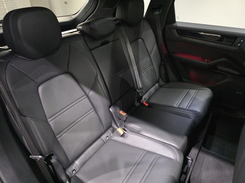 Used 2025 Porsche Cayenne GTS AWD/4WD image 22