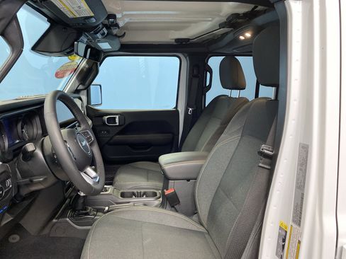 Certified 2025 Jeep Wrangler Backcountry image 9