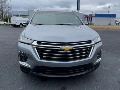 Used 2024 Chevrolet Traverse LT image 3