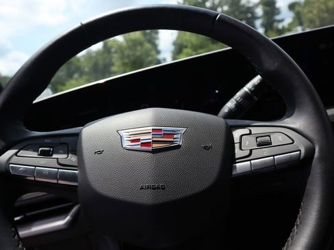 Used 2025 Cadillac XT4 Premium Luxury image 24