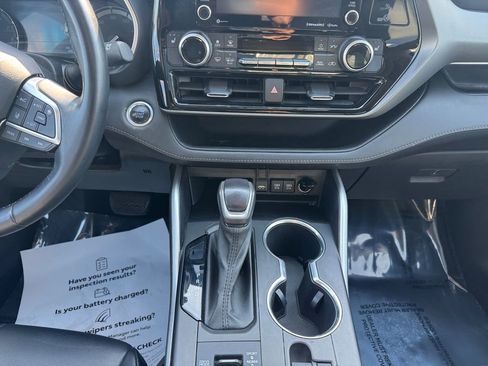 Used 2021 Toyota Highlander XLE image 11