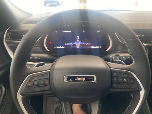 New 2025 Jeep Grand Cherokee 4WD image 25