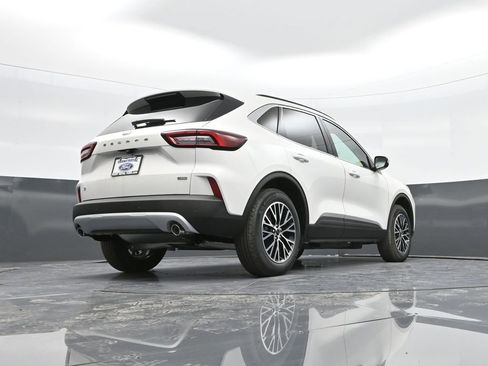 New 2025 Ford Escape SE FWD image 43