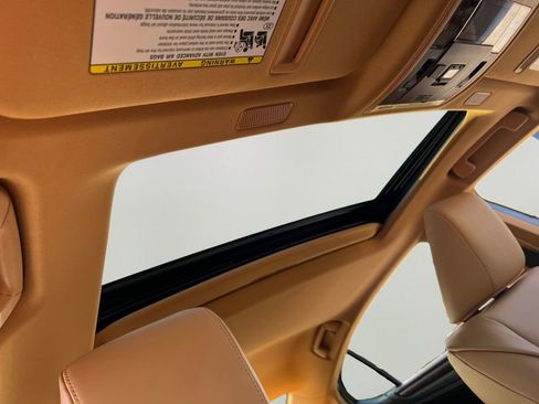 New 2025 Lexus ES 350 w/ Premium Package image 4