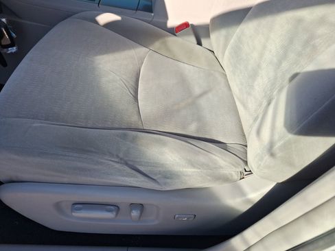 Used 2011 Toyota Highlander 2WD image 14