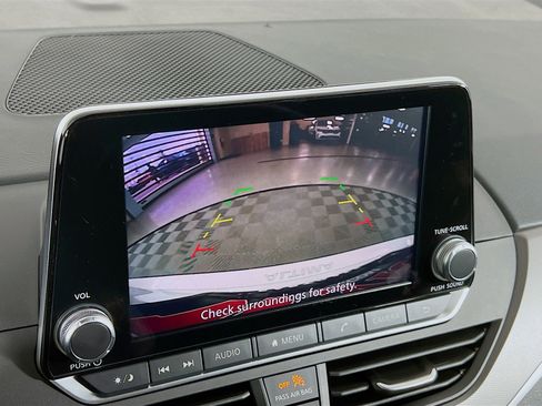 New 2025 Nissan Altima 2.5 SR image 9