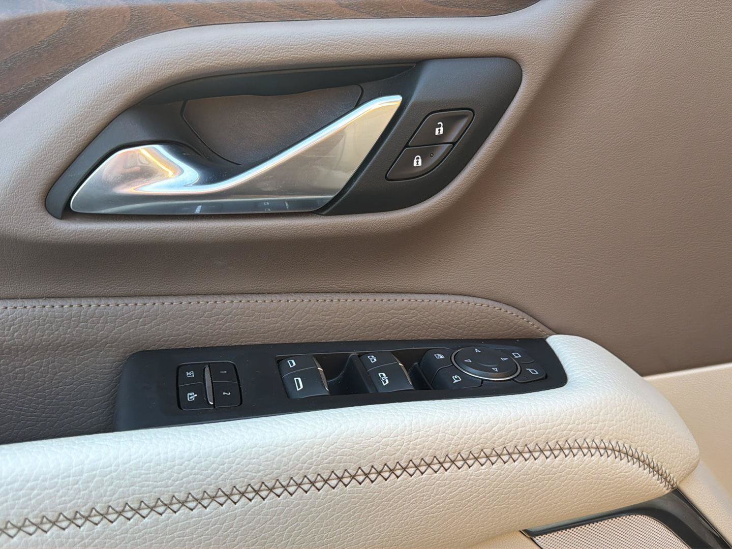 Used 2023 GMC Yukon Denali AWD/4WD image 5