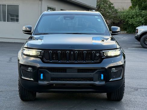 Used 2024 Jeep Grand Cherokee Trailhawk w/ Advanced Protech Group II AWD/4WD image 9
