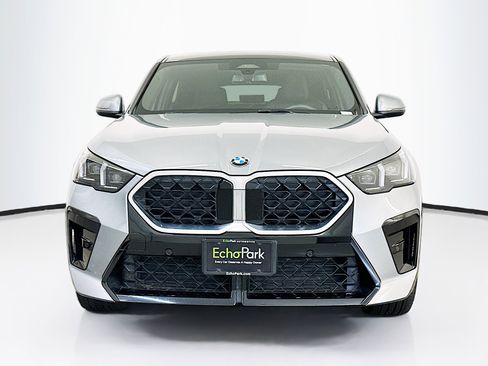 Used 2025 BMW X2 xDrive28i image 2