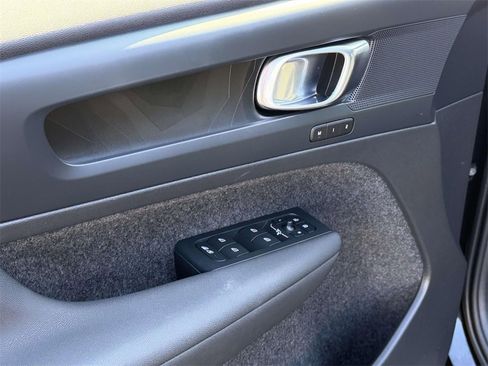 Used 2023 Volvo XC40 Recharge Plus image 17