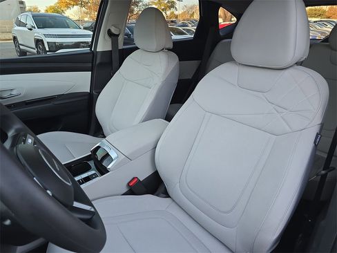 Certified 2026 Hyundai Tucson SE image 14