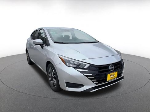 Used 2025 Nissan Versa SV FWD image 3