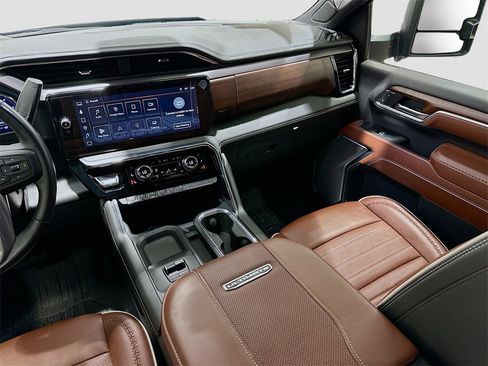 Used 2024 GMC Sierra 3500 Denali Ultimate image 25