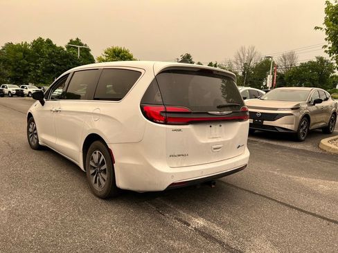 Used 2024 Chrysler Pacifica Limited FWD image 11