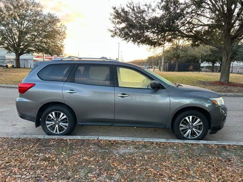 Used 2019 Nissan Pathfinder S image 6