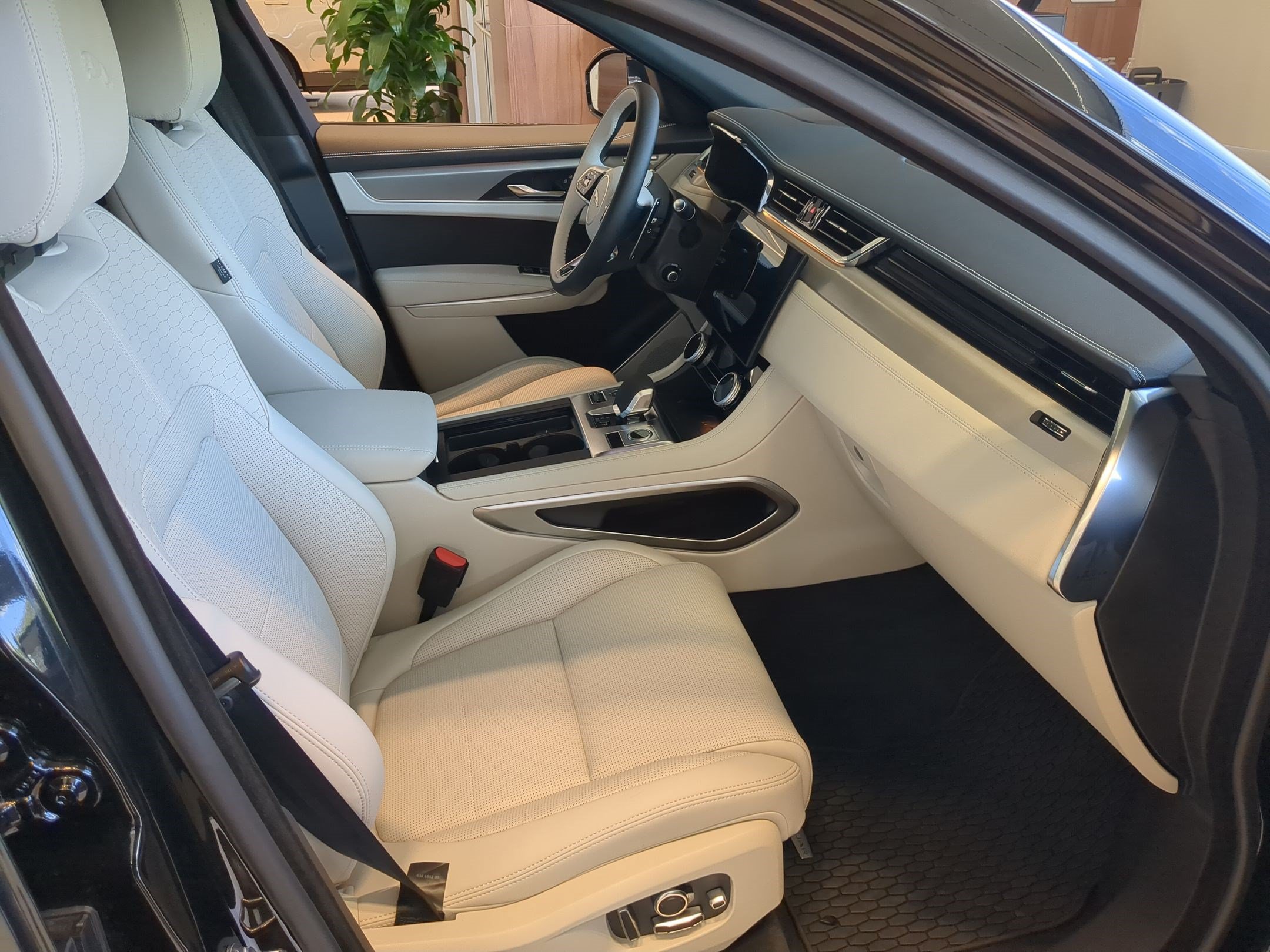 New 2026 Jaguar F-PACE R-Dynamic S AWD/4WD image 31