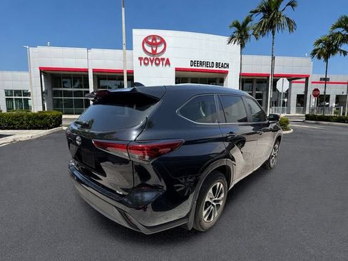 Used 2023 Toyota Highlander XLE FWD image 9