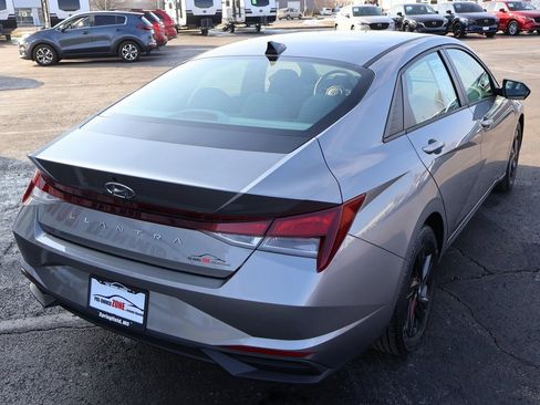 Used 2021 Hyundai Elantra SEL w/ Convenience Package image 6