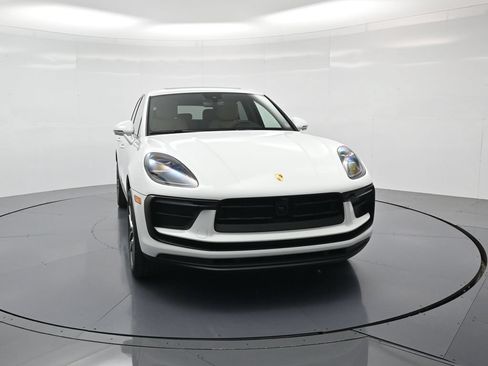 Certified 2026 Porsche Macan AWD/4WD image 33