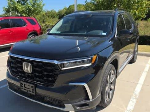 Used 2025 Honda Pilot Touring image 5