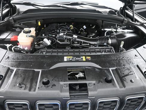 Used 2024 Jeep Grand Cherokee Laredo AWD/4WD image 22