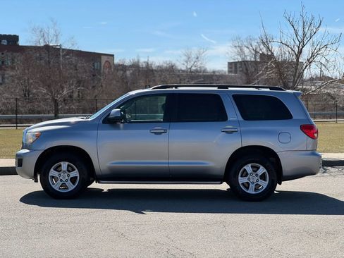Used 2010 Toyota Sequoia SR5 AWD/4WD image 4