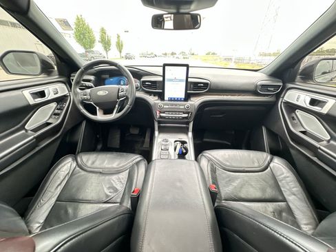 Used 2020 Ford Explorer Platinum w/ Premium Technology Package AWD/4WD image 21