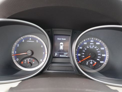 Used 2015 Hyundai Santa Fe GLS image 29