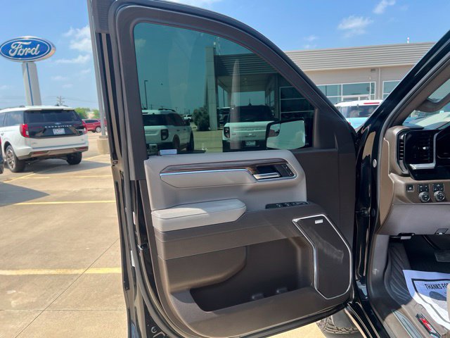 Used 2025 Chevrolet Silverado 1500 LT Trail Boss w/ Convenience Package II AWD/4WD image 11