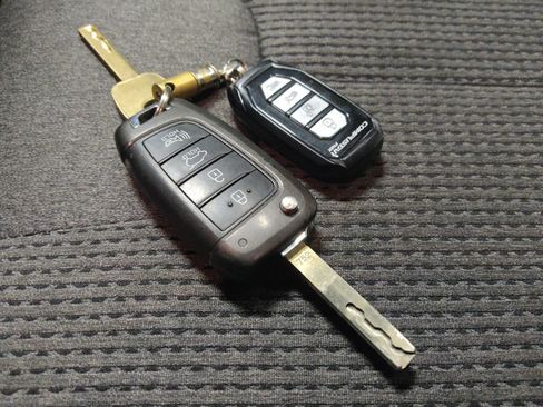 Used 2019 Hyundai Santa Fe SE AWD/4WD image 32
