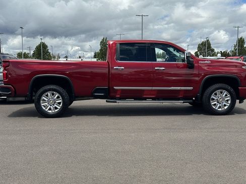 Used 2024 Chevrolet Silverado 3500 High Country w/ High Country Premium Package AWD/4WD image 3