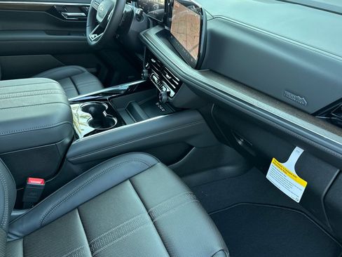 New 2026 Chevrolet Suburban High Country image 16