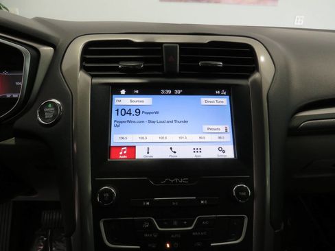 Used 2019 Ford Fusion SE image 20