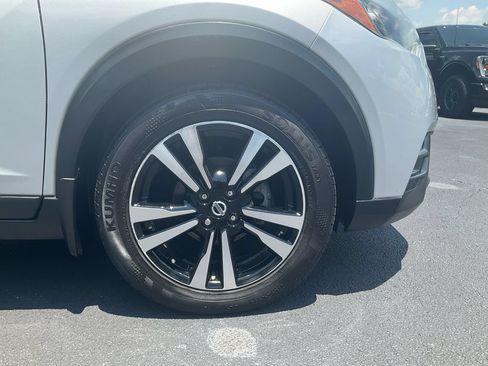 Used 2019 Nissan Kicks SV FWD image 10