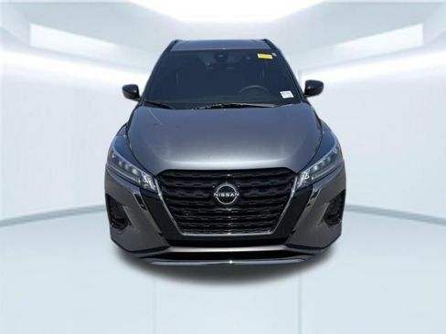 Used 2023 Nissan Kicks SR w/ SR Premium Package FWD image 2
