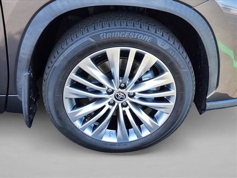 Used 2022 Toyota Highlander Platinum AWD/4WD image 24