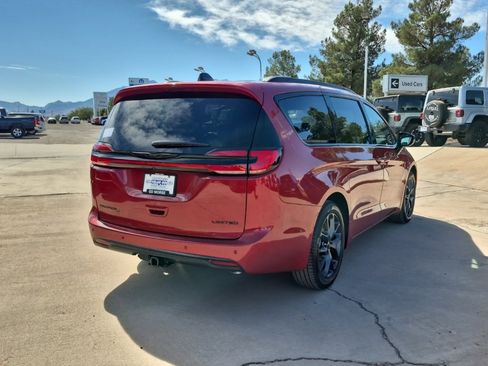 New 2025 Chrysler Pacifica Limited w/ Trailer Tow Group image 5