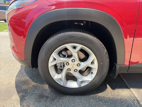 New 2026 Chevrolet Trax LS w/ LS Convenience Package FWD image 25