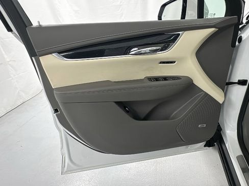 Used 2022 Cadillac XT6 Premium Luxury image 19