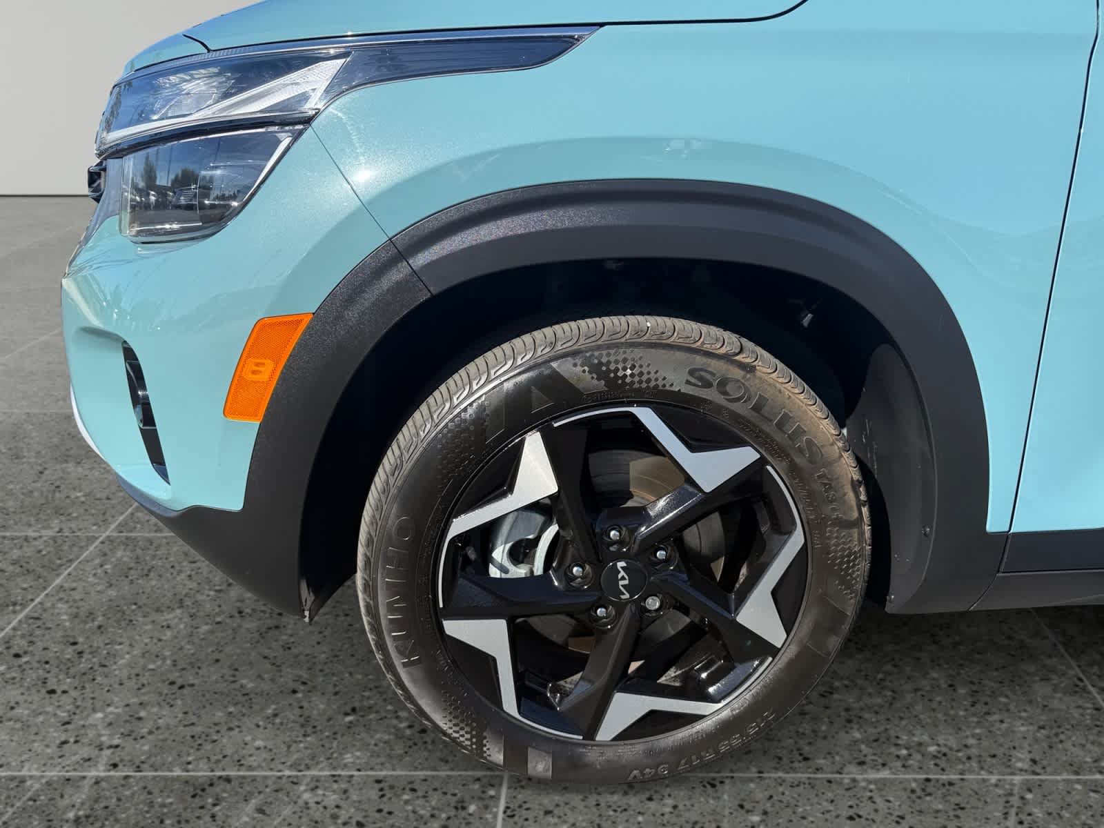 Used 2024 Kia Seltos EX AWD/4WD image 14