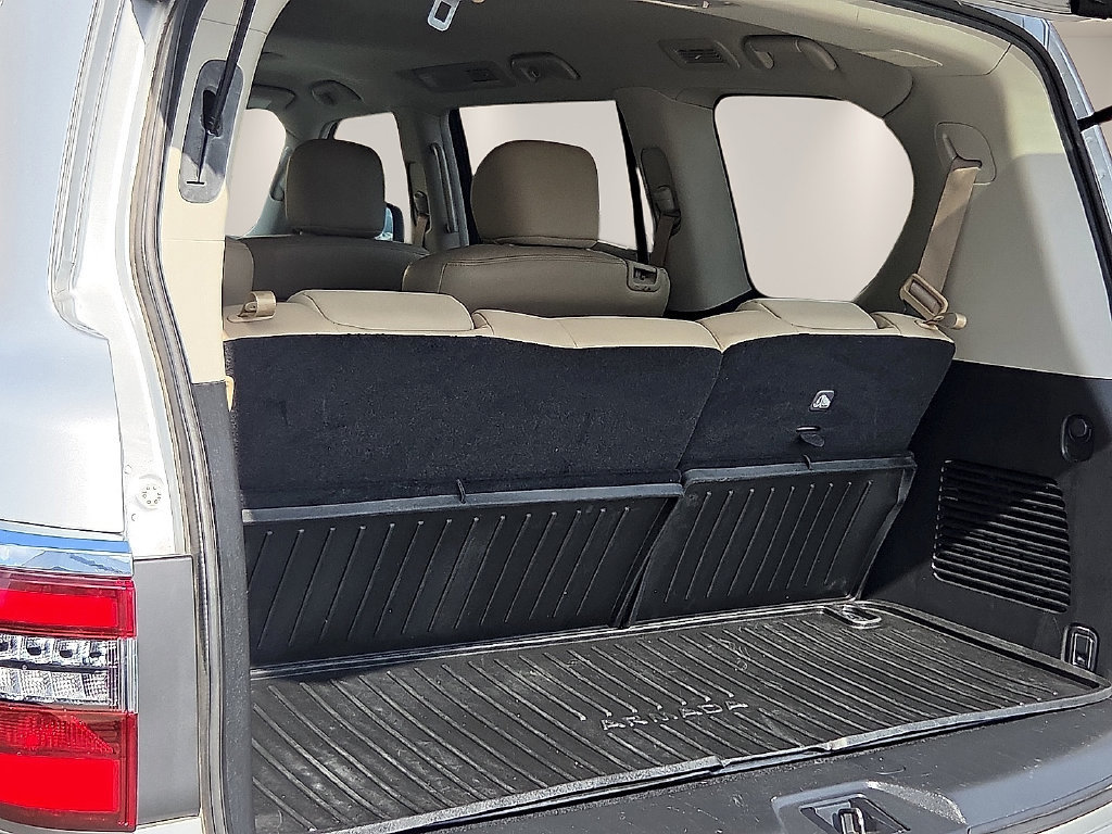 Used 2024 Nissan Armada SL w/ Captain's Chairs Package RWD image 10