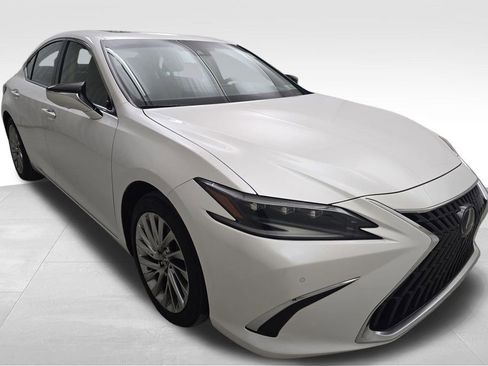 Used 2023 Lexus ES 300h Ultra Luxury image 2