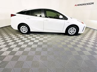 Used 2021 Toyota Prius XLE video 2